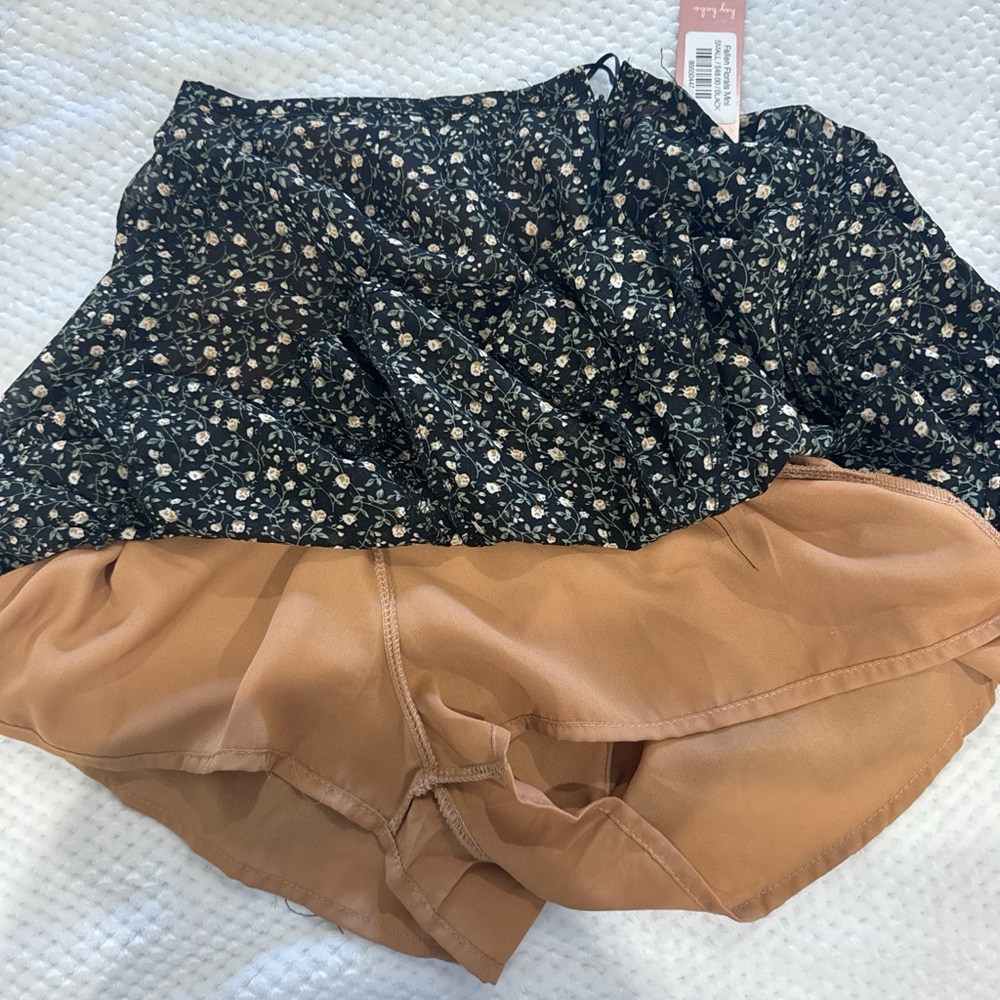 Dress Forum Black Floral Skater Skirt - Picture 2 of 3